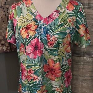 Alfred Dunner Tropical Floral V-Neck Short Sleeve Top in Green, Pink, Yellow
